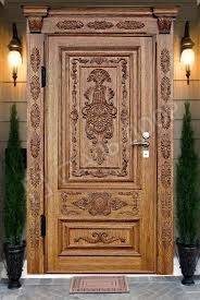Одностворчатая входная элитная дверь для коттеджа из массива с резьбой